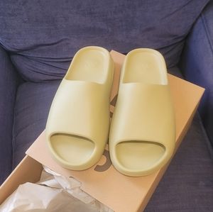 Yeezy Slides - Resin